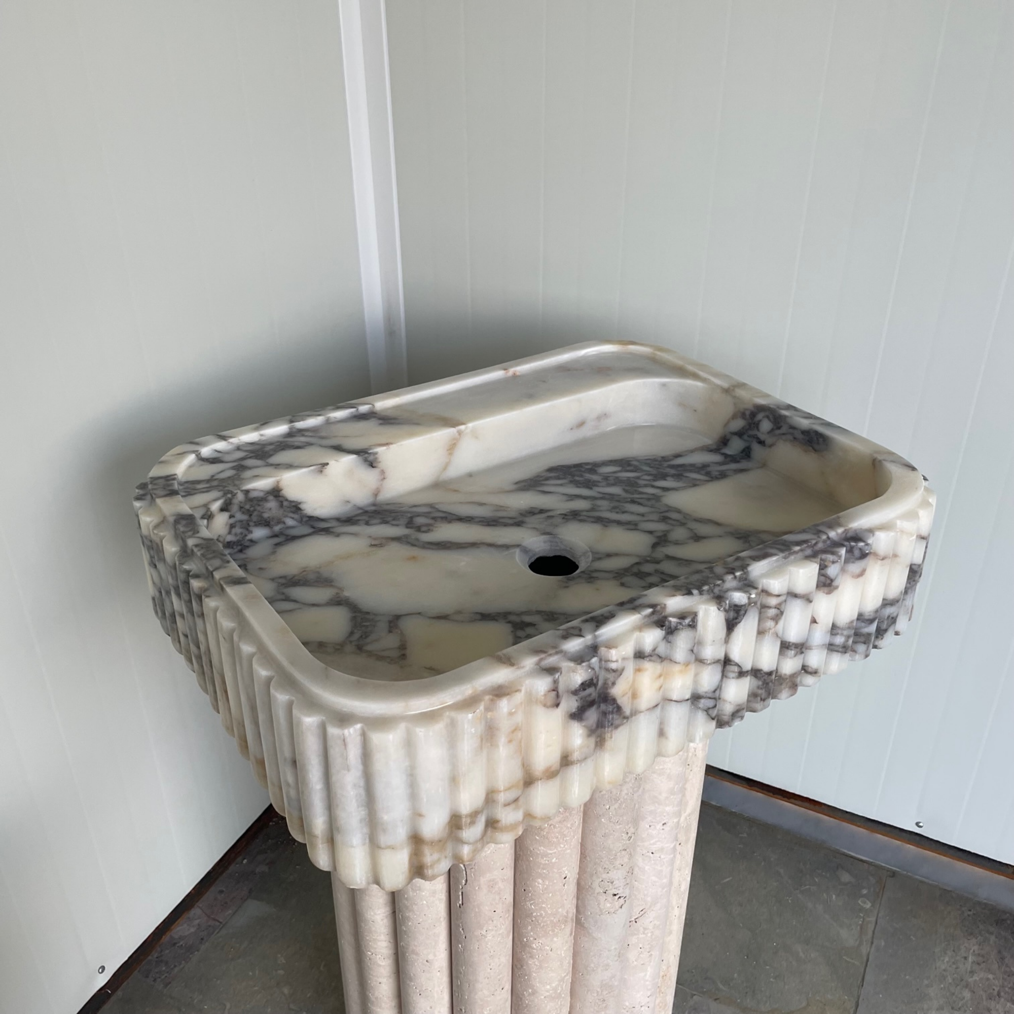 Elegant Calacatta Viola Marble Sink