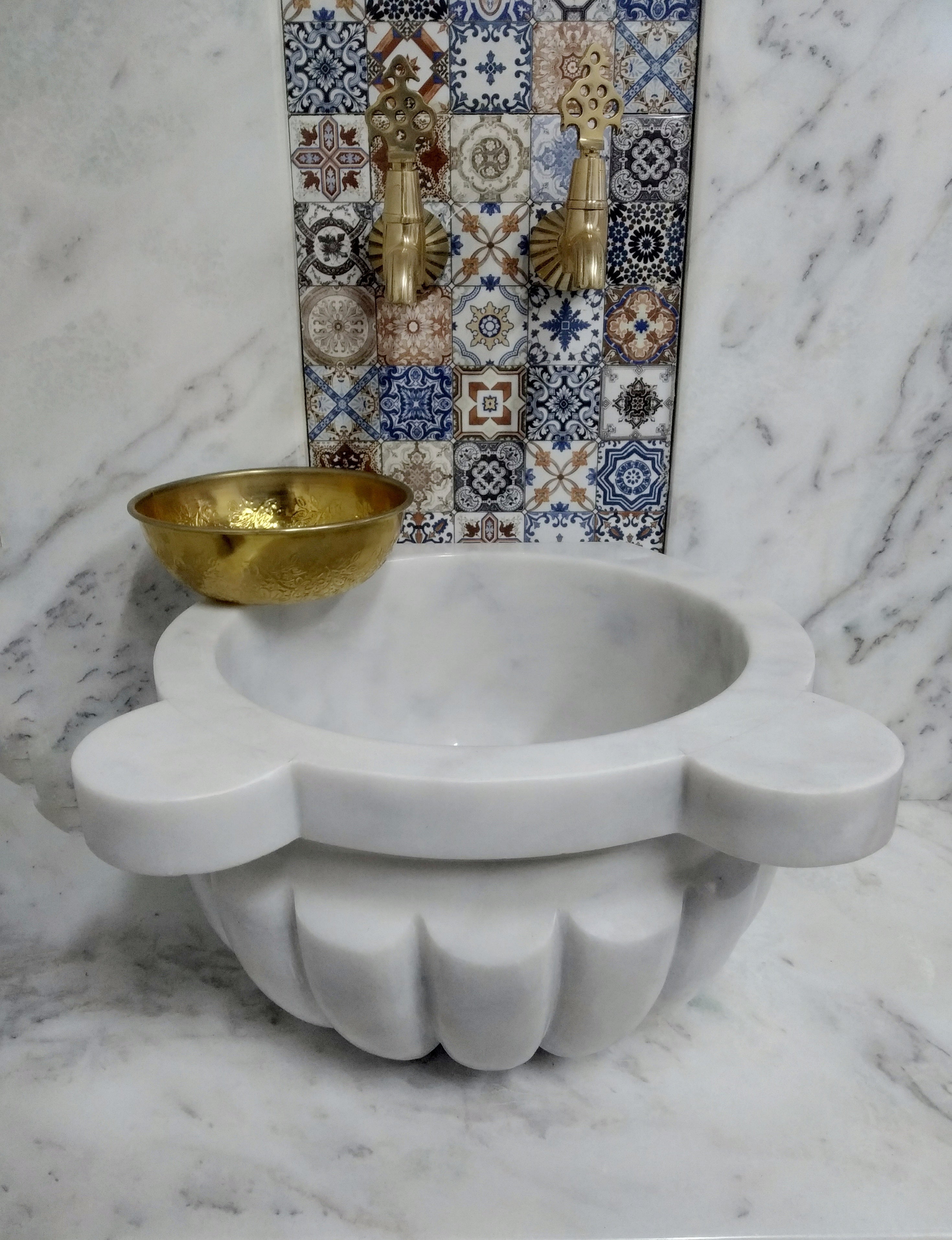 White Marble Majestic Hammam Sink