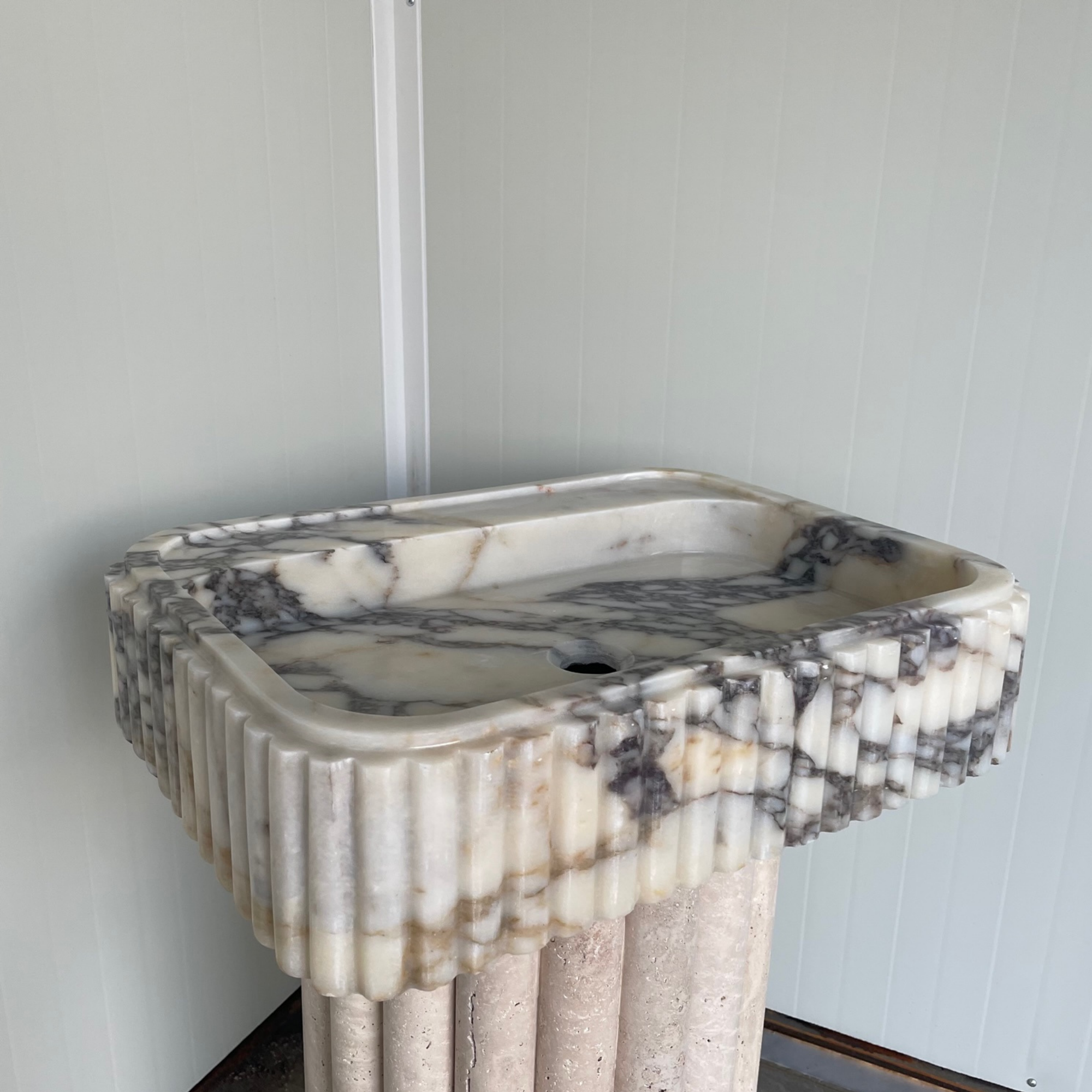 Elegant Calacatta Viola Marble Sink